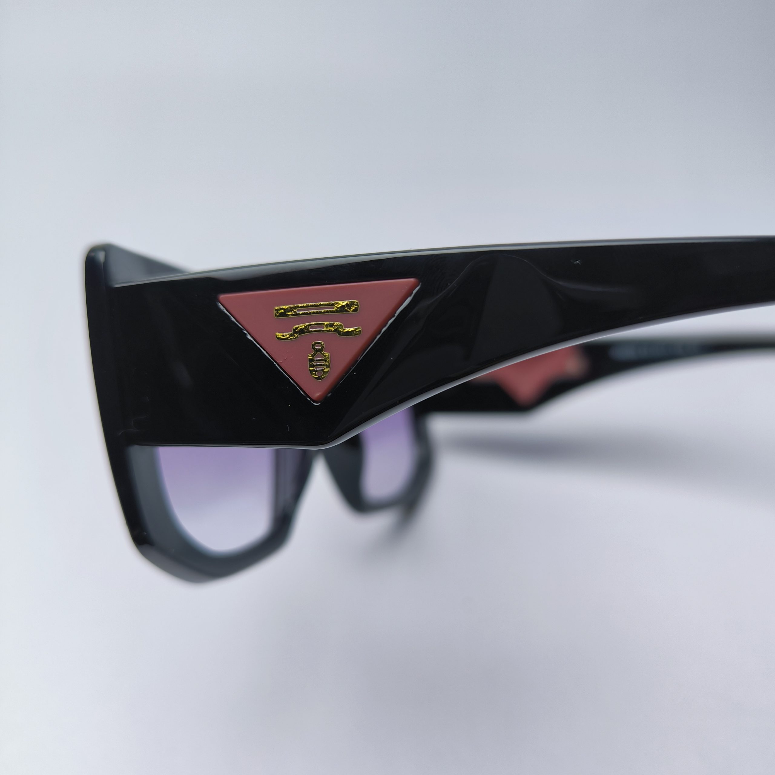 عینک آفتابی زنانه پرادا w9099 (تک و عمده) 4 عینک آفتابی زنانه پرادا w9099 (تک و عمده)