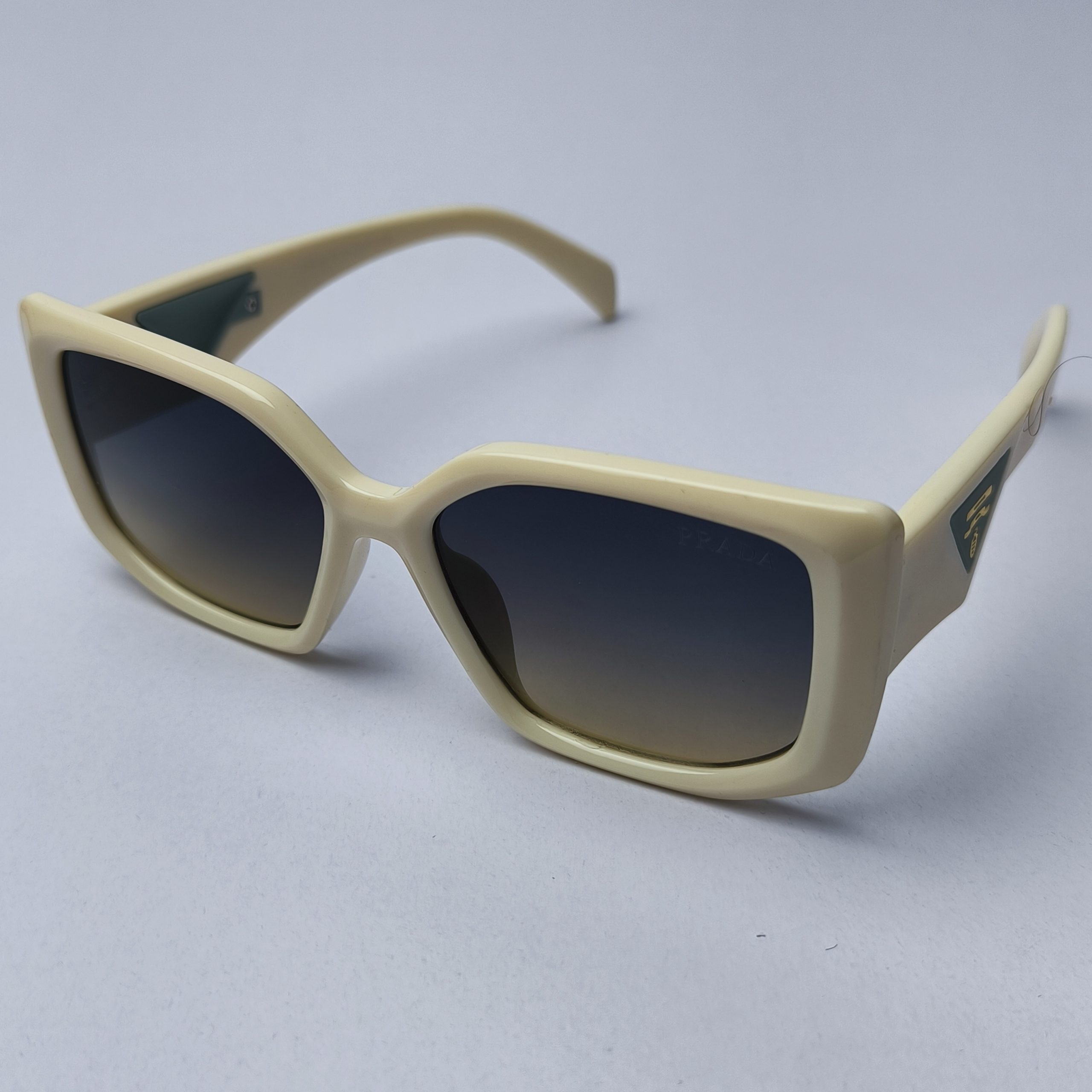 عینک آفتابی زنانه پرادا w9099 (تک و عمده) 5 عینک آفتابی زنانه پرادا w9099 (تک و عمده)