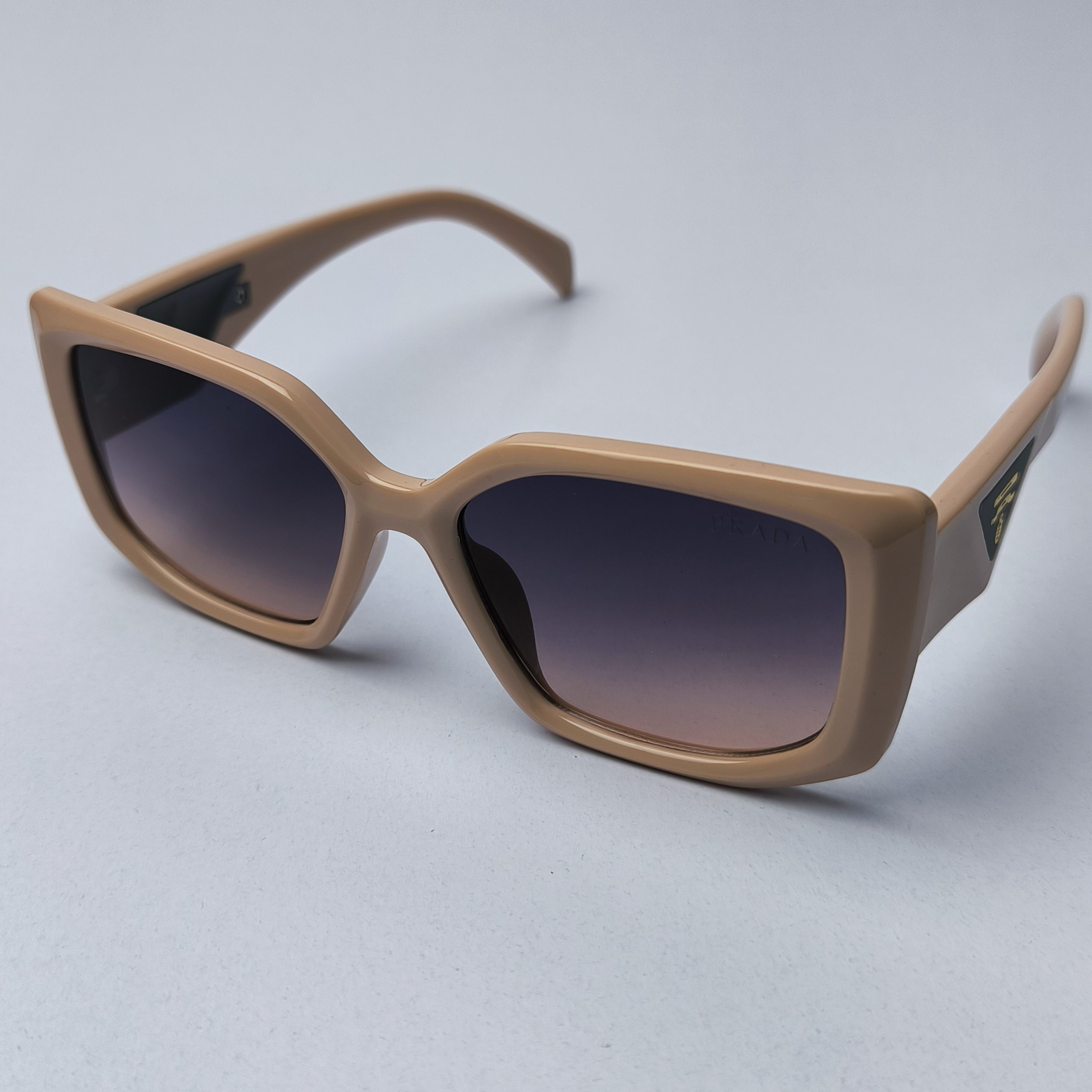 عینک آفتابی زنانه پرادا w9099 (تک و عمده) 6 عینک آفتابی زنانه پرادا w9099 (تک و عمده)