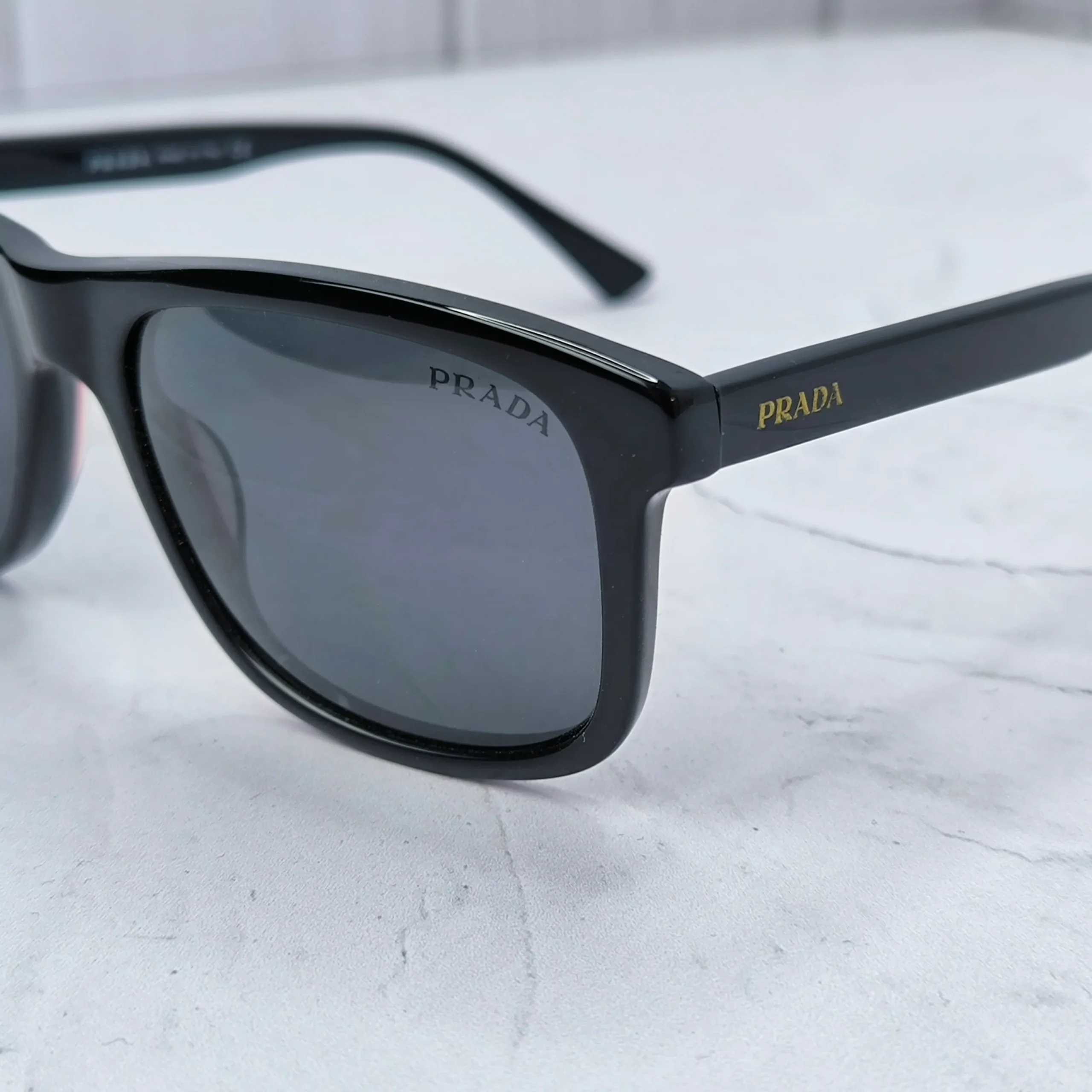 عینک آفتابی پلاریزه مستر پرادا 9714 با پک اصلی 6 عینک آفتابی پلاریزه مستر پرادا 9714 با پک اصلی